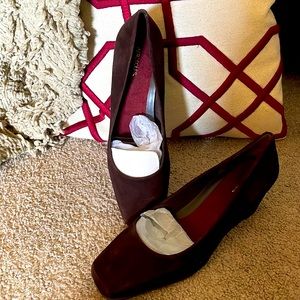 Brand New Aerosols shoes. Size 12 Wide